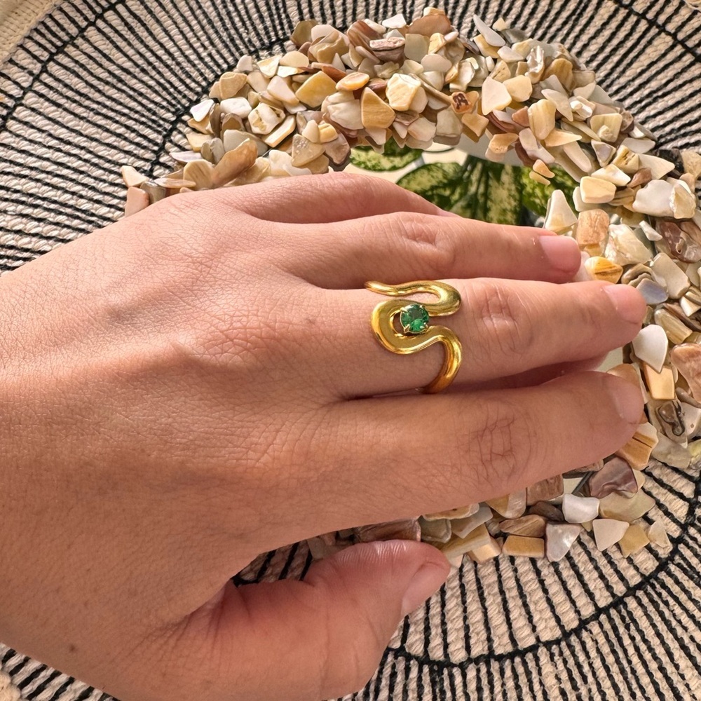Modern Gold and Green Sculptural Ring - Picture 2 of 6